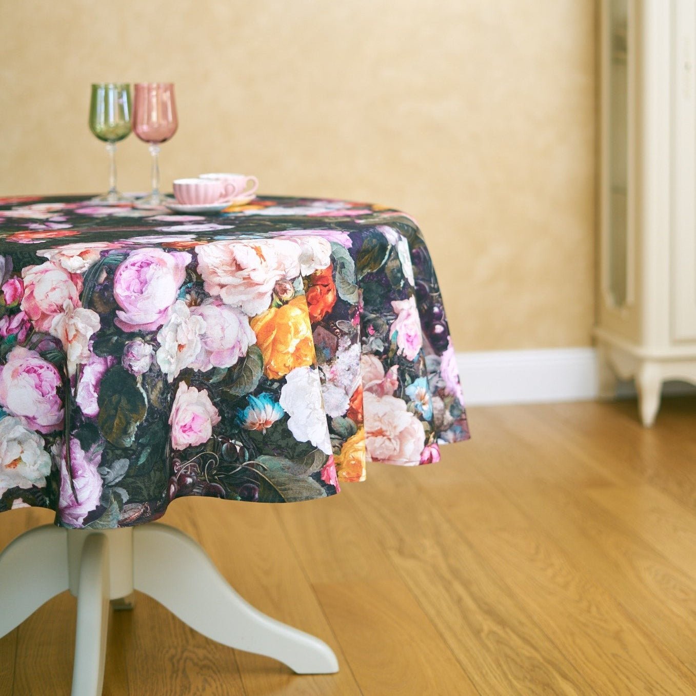 Round Tablecloth - Francine Black